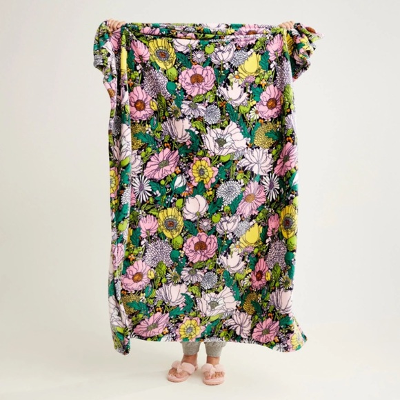 Vera Bradley Other - Vera Bradley Fleece Floral Patterned Blanket